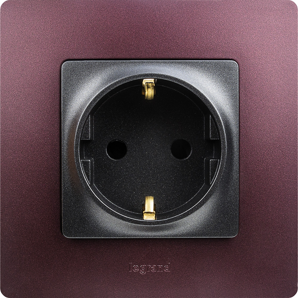 Розетка с заземлением со шторками 16А 250В антрацит ETIKA Legrand