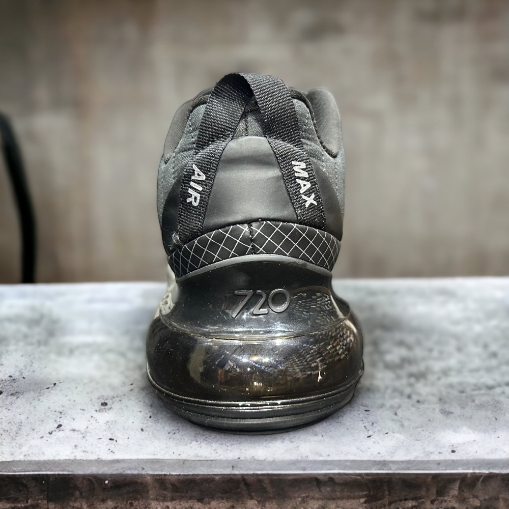 Nike Air Max 720 • Black