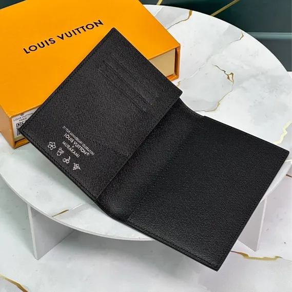Обложка для паспорта Louis Vuitton x TM