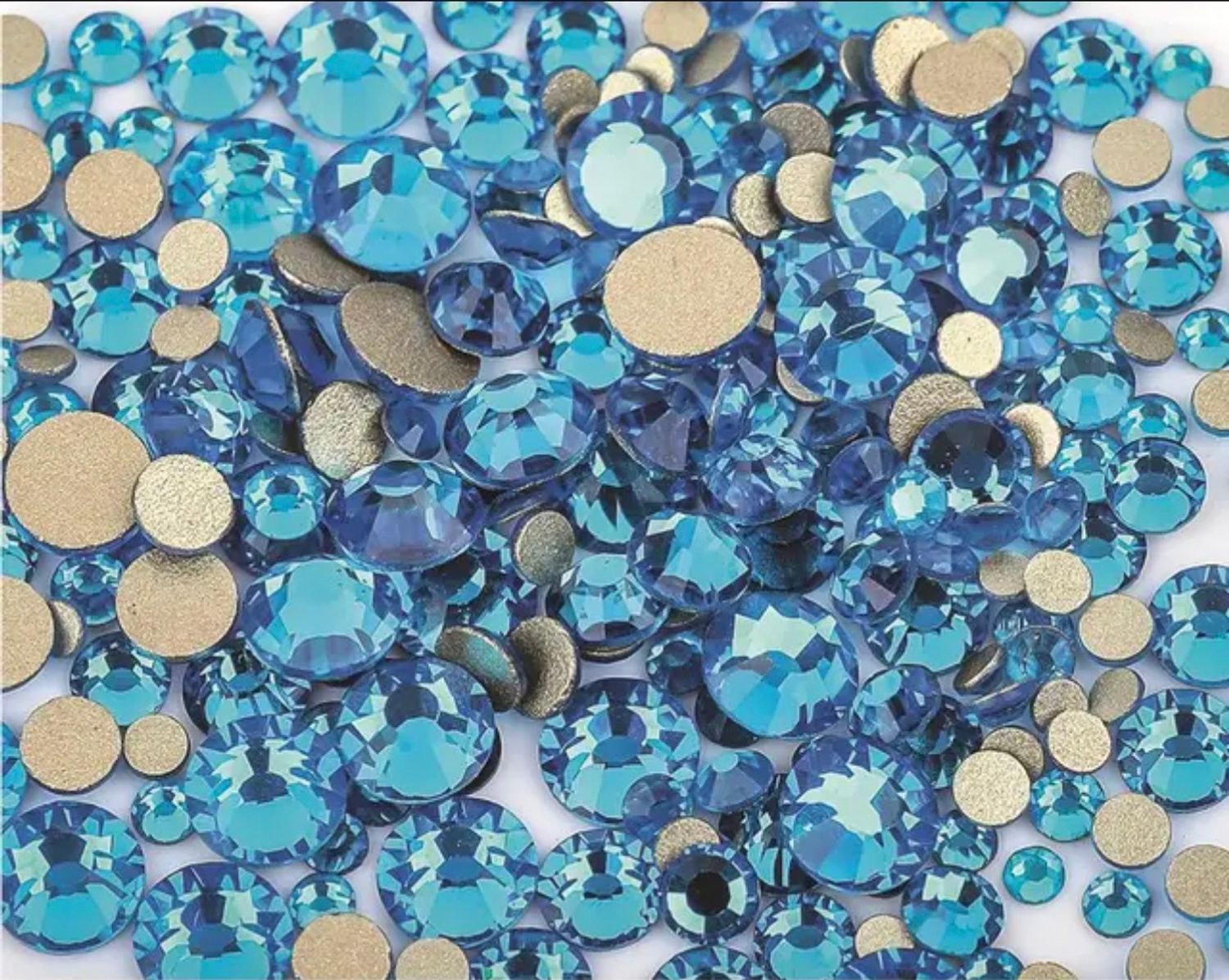 Стеклянные стразы  (размер микс) 1140шт, цвет ярко-голубой
