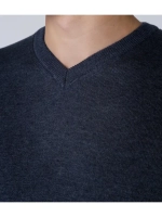 Тонкий классический пуловер