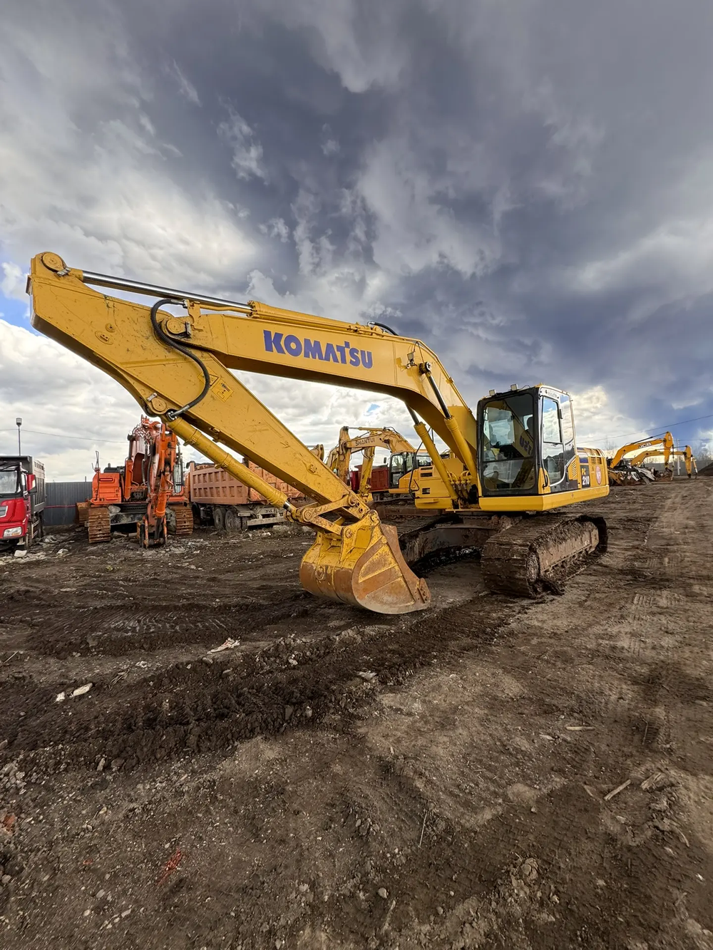 KOMATSU PC 210 Экскаватор PC210-10M0 (Дизельный, 6,7 л, 167 л.с., АТ)