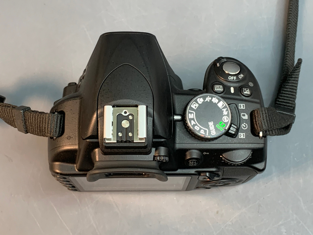 Nikon D3100 kit 18-55mm 2.300 кадров