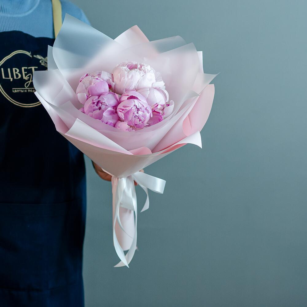 Букет из 5 пионов Sarah Bernhard