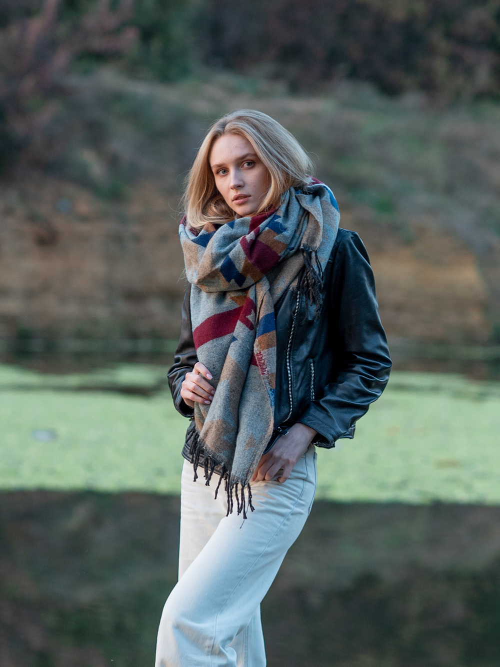 Палантин теплый с орнаментом Навахо