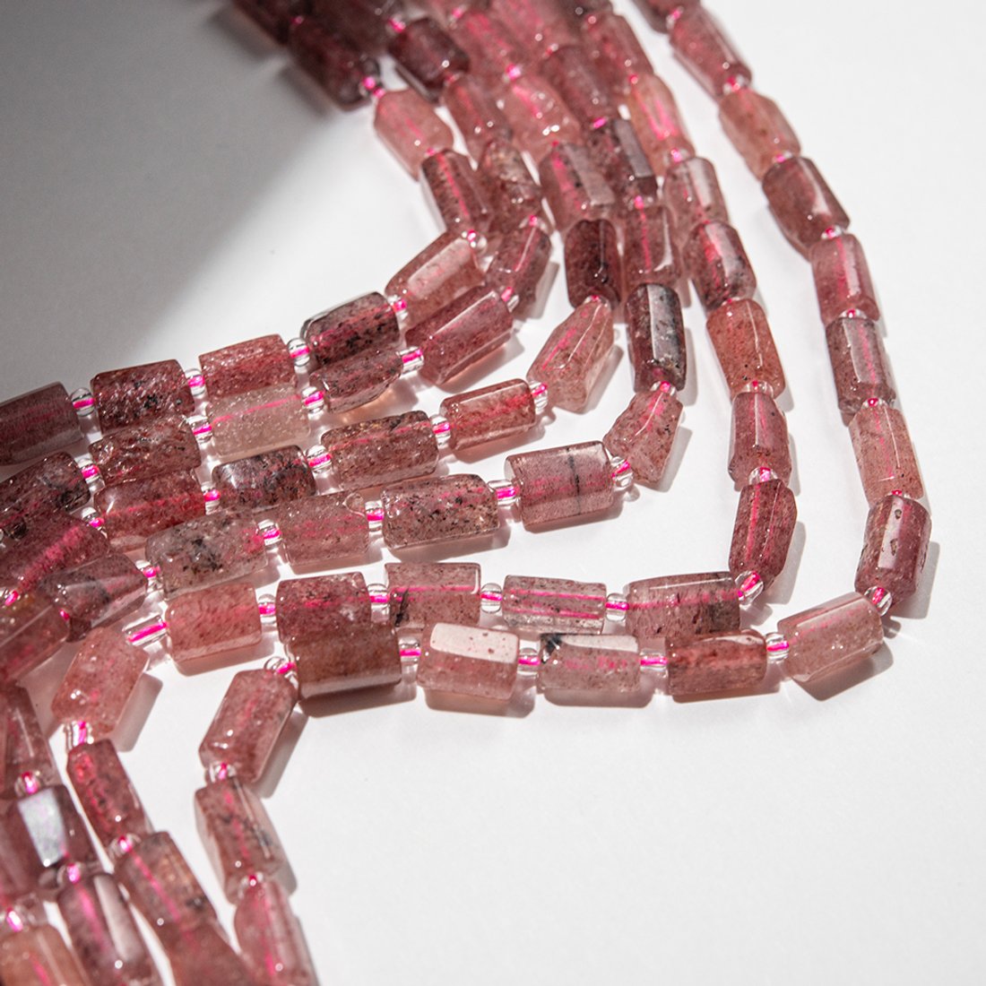 Клубничный кварц натуральный, бочонки с гранями, 9-12*5,5-7мм