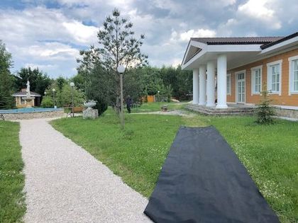 Начались ремонтные работы в парке перед Общественным центром