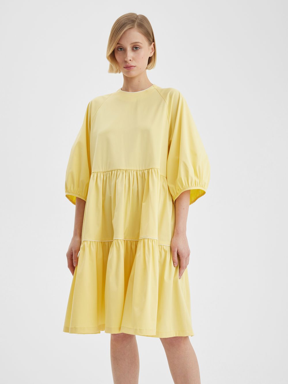 Ярусное платье светло-желтого цвета