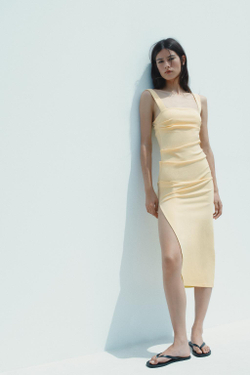 ZARA ПЛИССИРОВАННОЕ ПЛАТЬЕ МИДИ, ЖЕЛТЫЙ