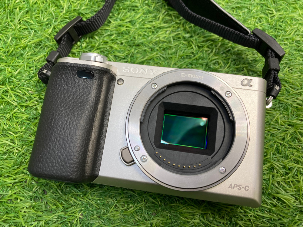 Sony A6000 kit E PZ 16-50mm OSS 2.200 кадров