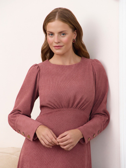 Платье с широкими манжетами