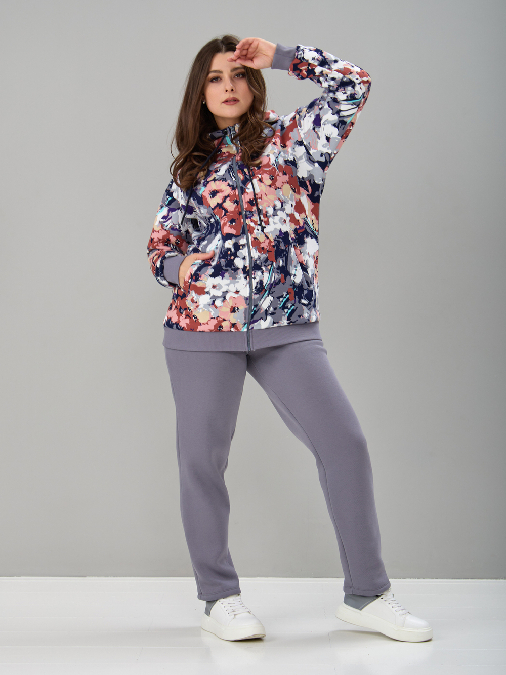 Костюм с брюками КБфн-055Ц/серый-цветочнаяфантазия