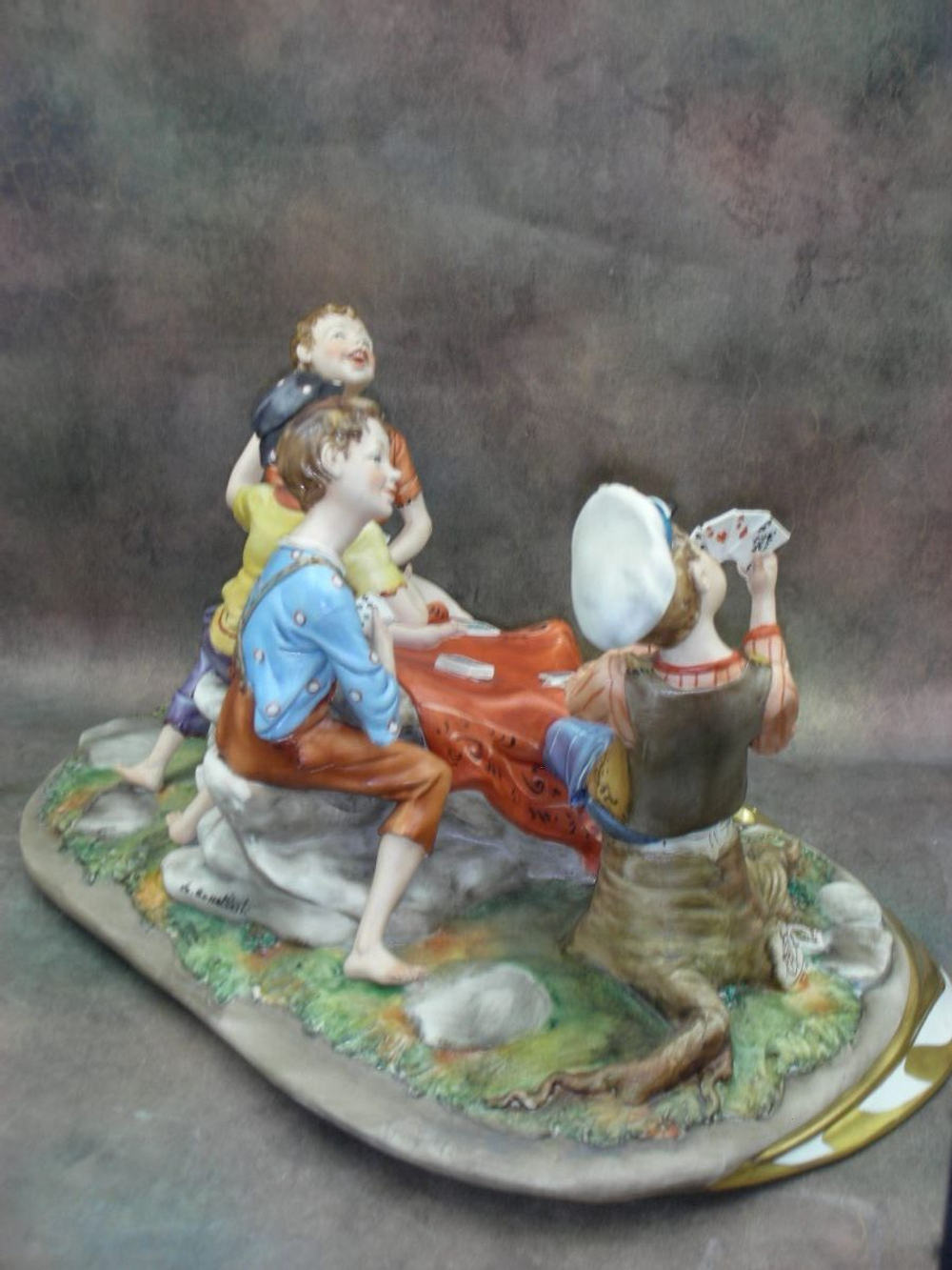 Фарфор. Статуэтка. Картежники, юные шулера. Capodimonte. Италия