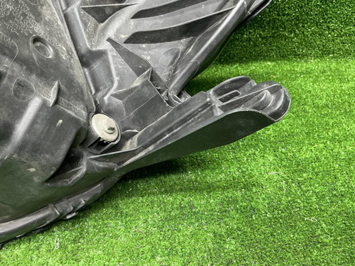 Стекло и корпус фары Toyota Camry xv70 (2017-2024)