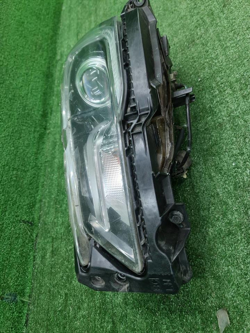 Битая Фара левая Subaru Outback 5 (2017-2021) LED