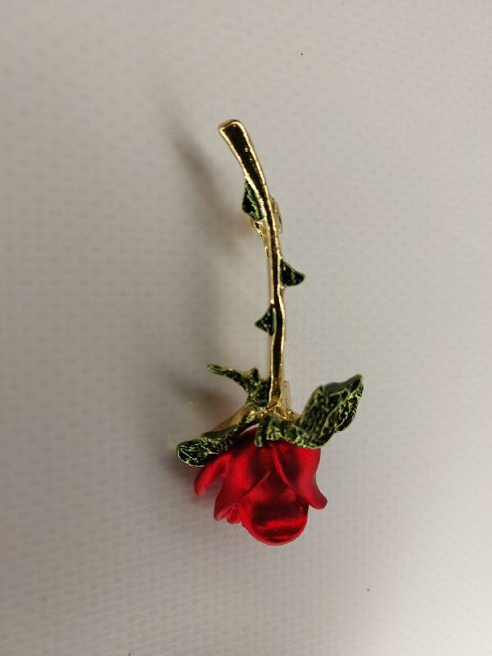 Брошка "Алая роза".
