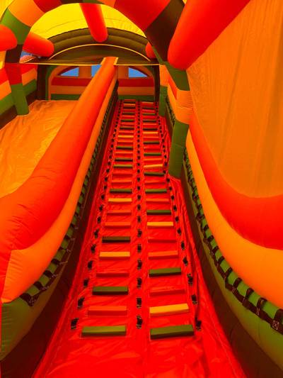 Коммерческий надувной батут-горка с крышей «Без радуги никуда» 14*6*9 м