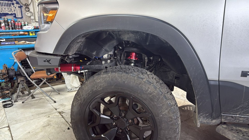 Dodge RAM 1500 (2019- ) лифт-комплект регулируемой подвески +2" ST8000+