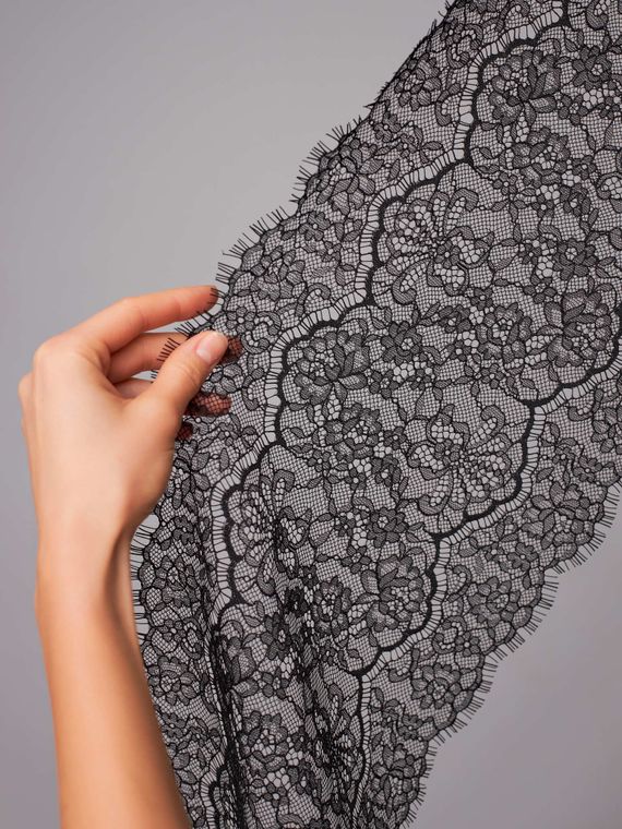 01-61 Кружево шантильи 23 см, черный