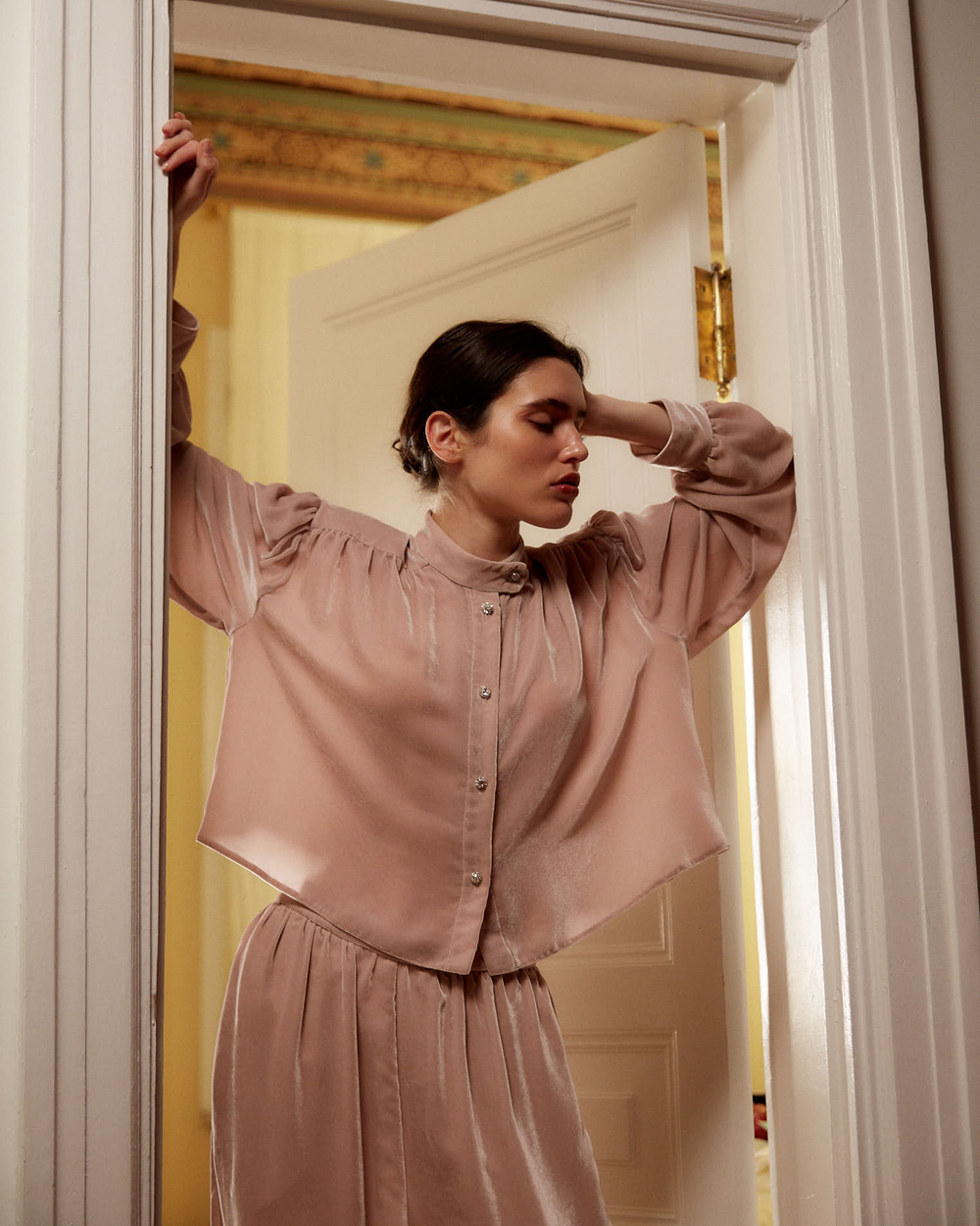 Комплект: блуза и брюки из шелкового бархата розовый