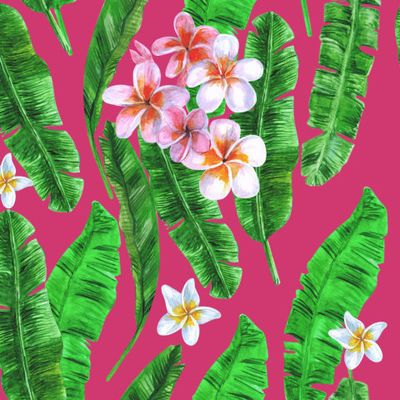 Листья бананового дерева и тропические цветы