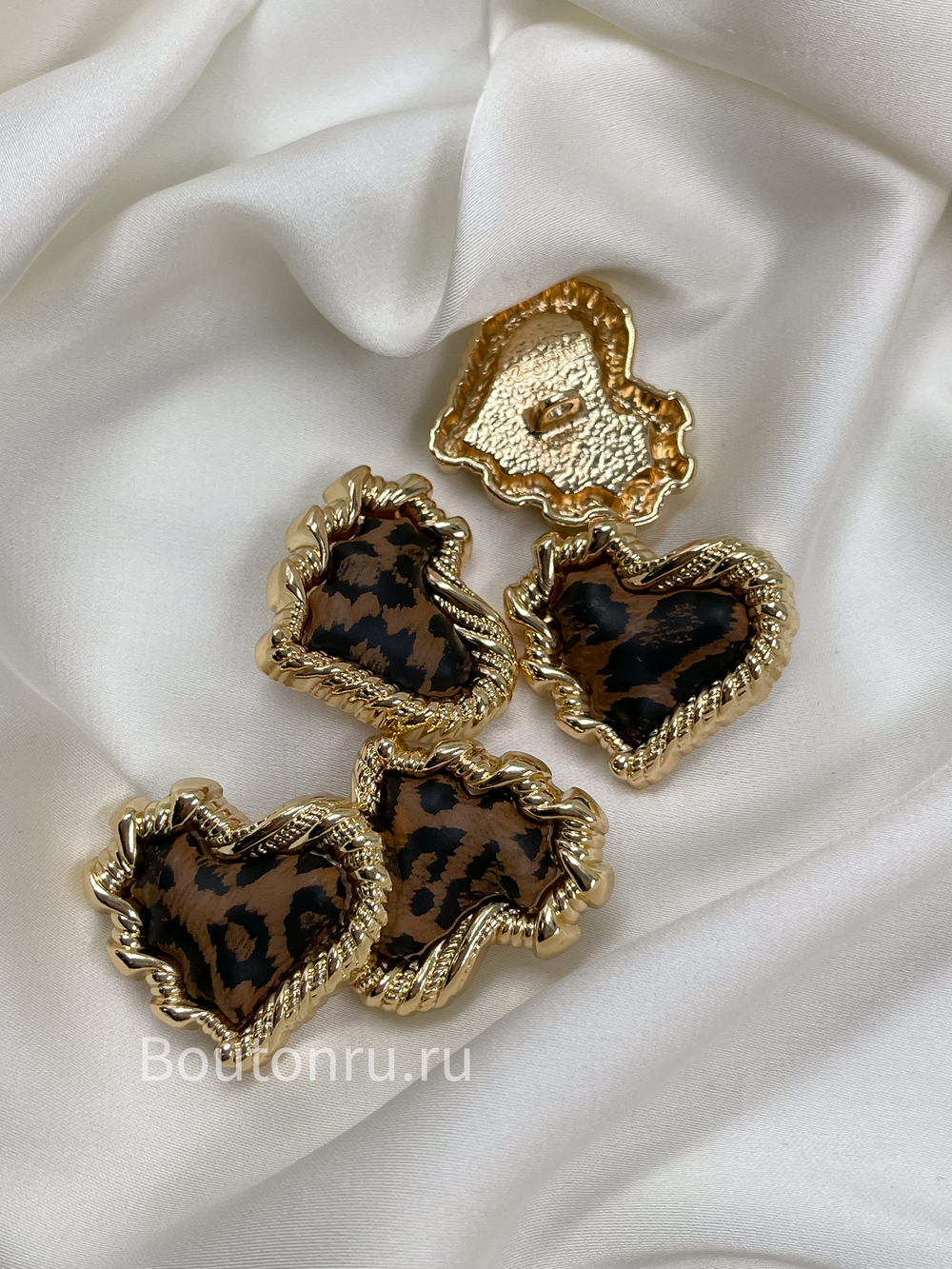 Пуговицы сердце леопардовые в золотистом обрамлении