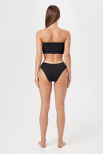 Бесшовный топ-бандо со стяжкой на груди