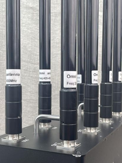 Подавитель дронов "ДРОГУН КУПОЛ РАНЕЦ 8" на 8 каналов 400/ 900/ 1200/ 1500/ 2400+2400/ 5200/ 5800