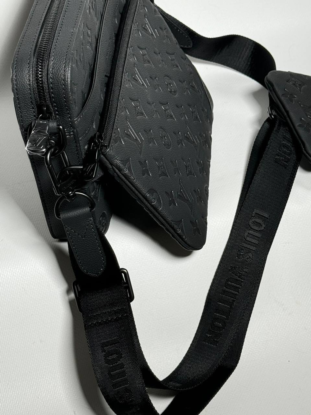 Сумка-мессенджер Louis Vuitton