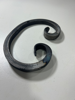 Кованый элемент вензель 130х230мм квадрат полнотелый 14х14мм