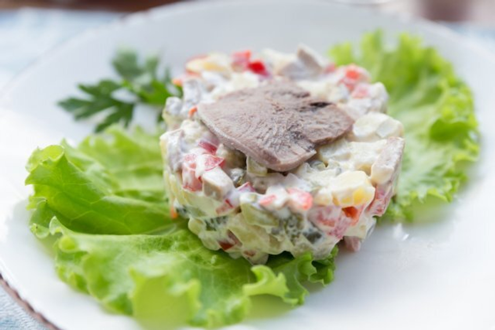 Салат ОЛИВЬЕ с ЯЗЫКОМ 1кг