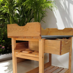 Садовый стол с цинковой столешницей и выдвижными ящиками для пересадки растений и цветов