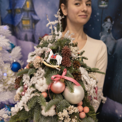 Ёлка из нобилиса с натуральными шишками и сухоцветами