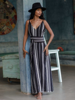 Жаккардовое платье макси с V-образным вырезом (черно-белое)