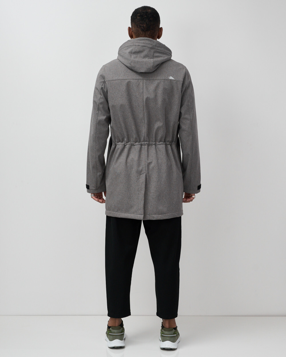 Парка спортивная мужская с капюшоном softshell серого цвета 9565Sr