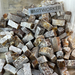 Колотый натуральный красный, коричневый камень NS385, 350гр дешевле, чем на маркетплейсах