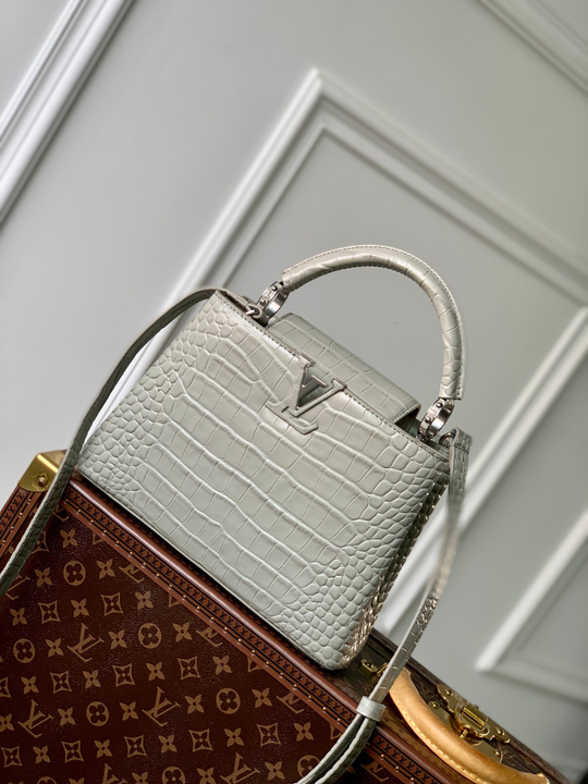 Louis Vuitton Capucines BB