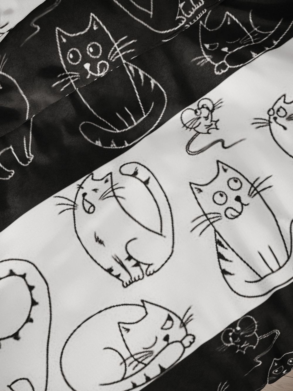 Постельное белье "Кошки и мышки" семейное  наволочки 50х70 2шт Простынь на резинке 160х200 см Пододеяльник 145х215 см(2шт) Сказка сатин