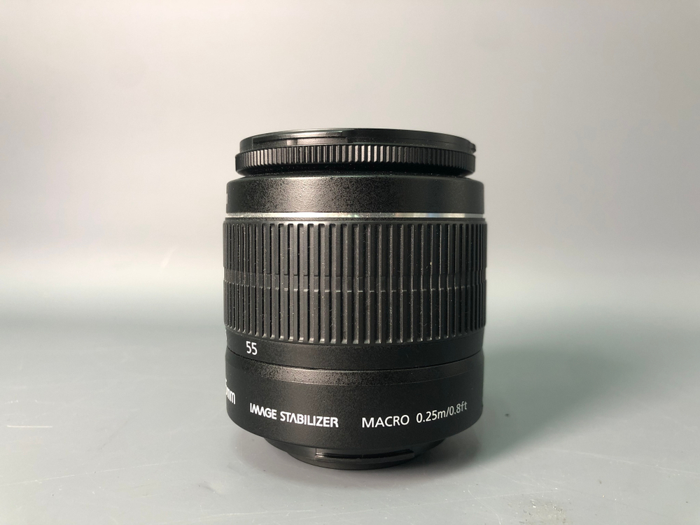 Canon 1100D Kit 18-55mm, 5140 кадров, есть царапины.