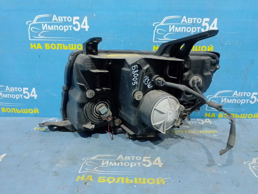Фара передняя правая MITSUBISHI PAJERO 2006-2011