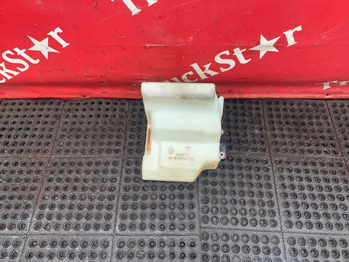 Бачок омывателя лобового стекла 2017г