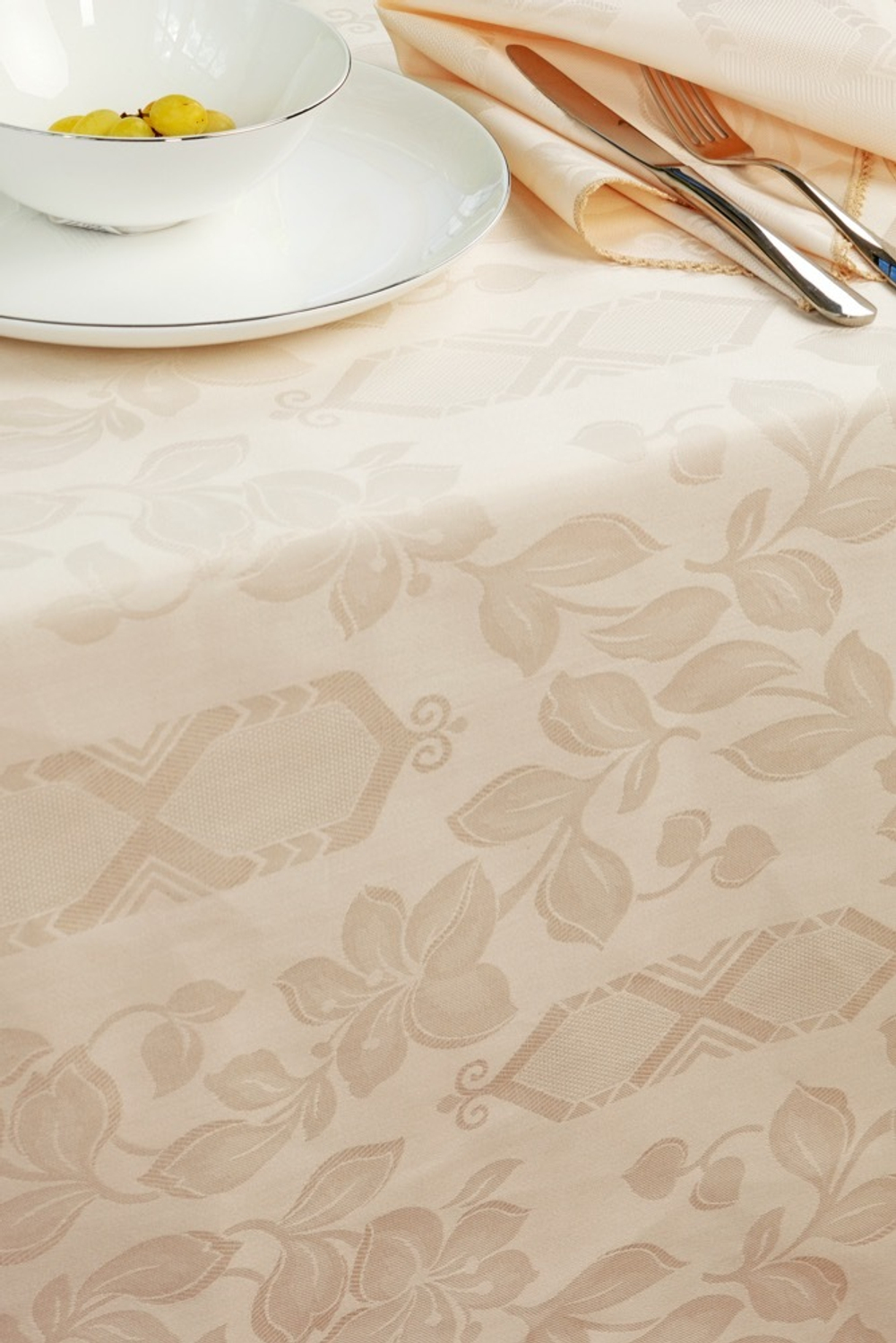 Скатерть овальная 160x400 и 18 салфеток Confestyl Iris Beige