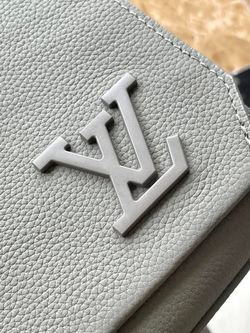 Louis Vuitton Takeoff Messenger PM