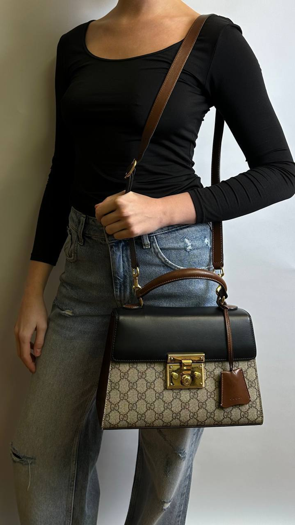 Сумка Gucci Padlock GG Supreme Top Handle Bag