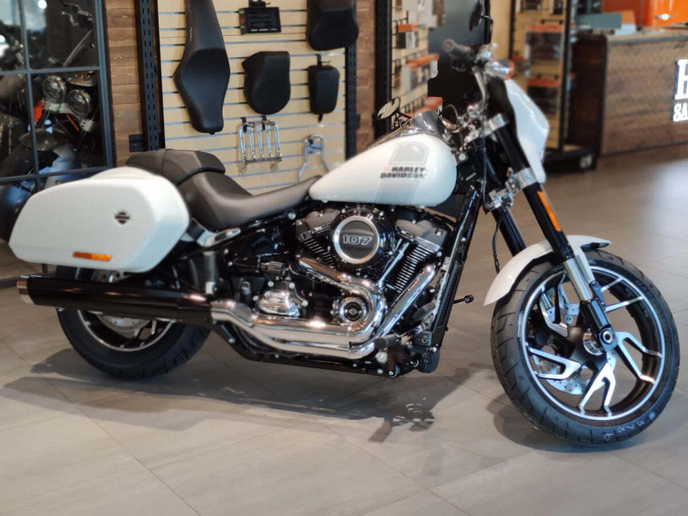 Sport Glide™ Harley-Davidson® Softail®  2021 - Stone Washed White Pearl