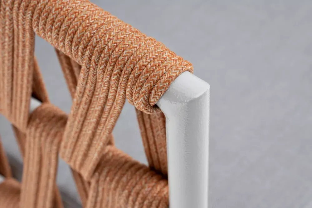 "Диего" кресло плетеное из роупа, каркас алюминий светло-серый (RAL7035) муар, роуп оранжевый меланж круглый, ткань светло-серая