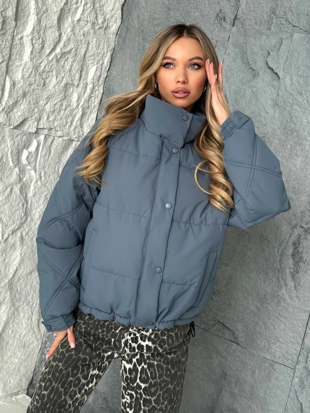 Куртка осенняя короткая с капюшоном