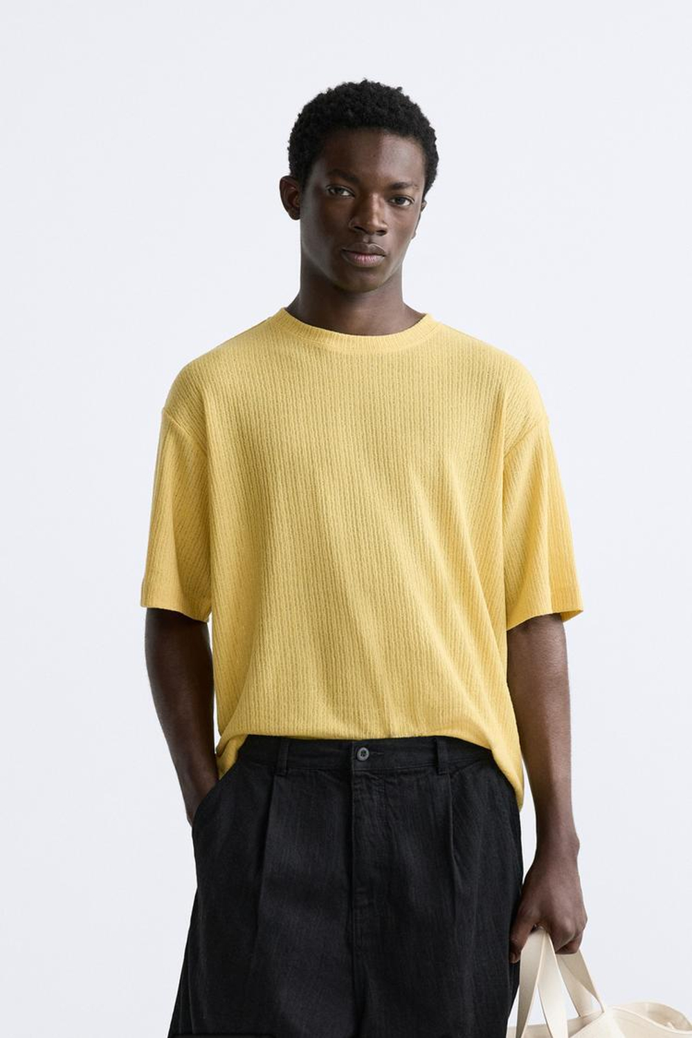 ZARA ФУТБОЛКА С ВЕРТИКАЛЬНЫМ РЕЛЬЕФНЫМ УЗОРОМ, ЖЕЛТЫЙ
