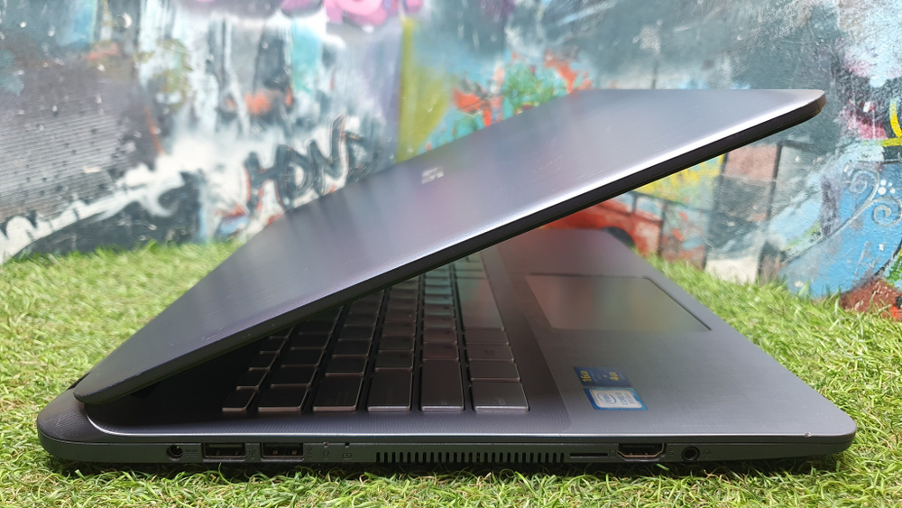 Ноутбук ASUS i5-8/4Gb/FHD/VivoBook F507UA-EJ618T/Windows 10