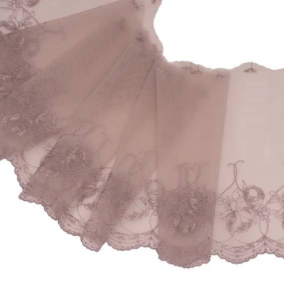 Вышивка на сетке лаванда (правая) 18 см